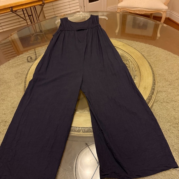 Petal And Pup Yardlee Jumpsuit Loose Fit Wide Leg Crop Rayon Blend Navy Size 6 - Picture 11 of 13